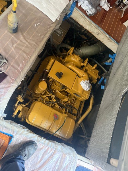 Caterpillar yacht engine service through vessel access hatch